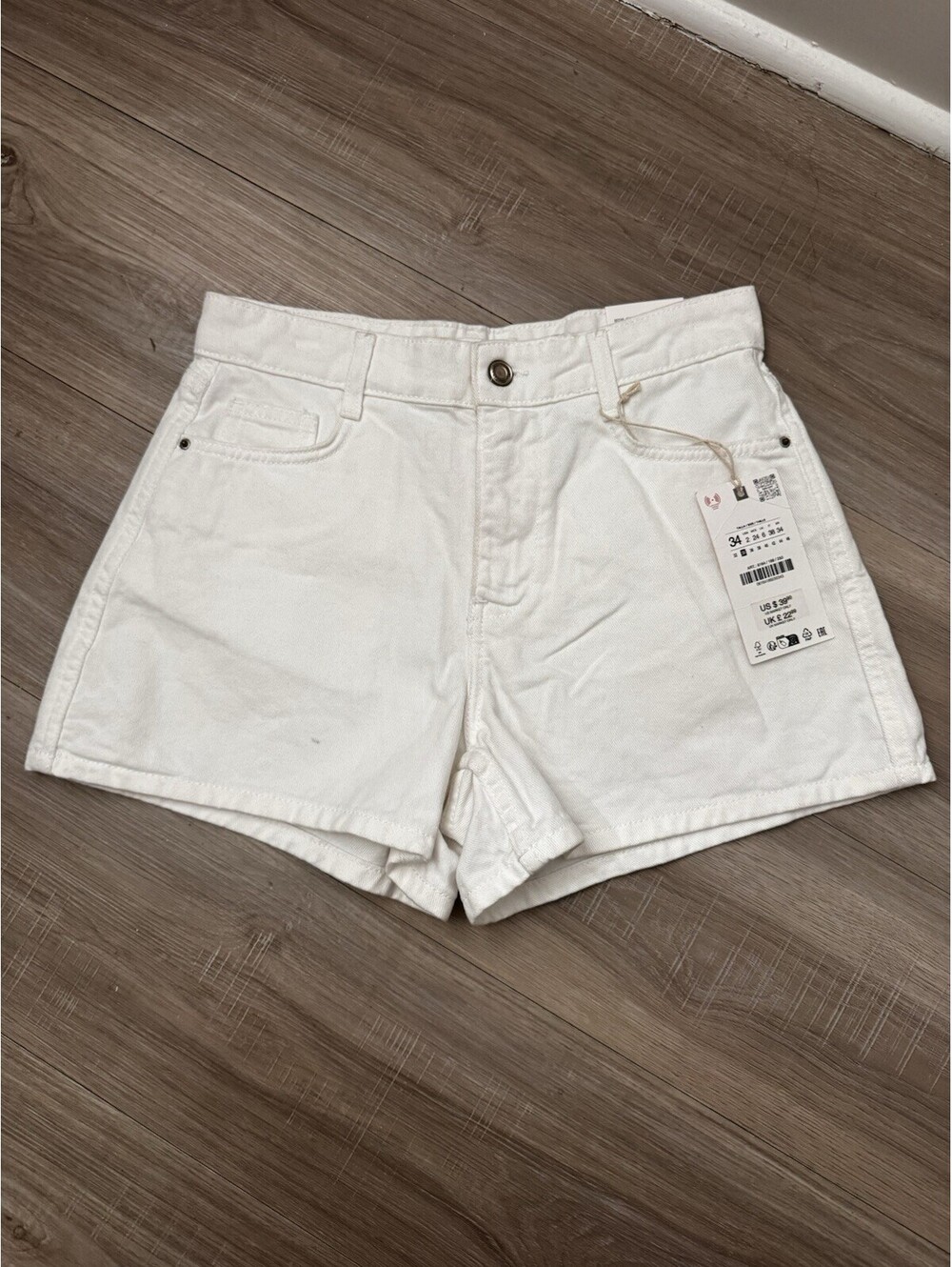 Zara Women’s White Mom Shorts Mid Rise